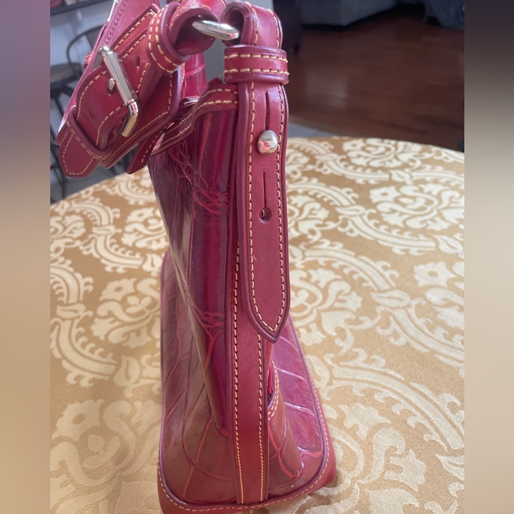 Red croc dooney and Burke zipper shoulder bag - Picture 5 of 9